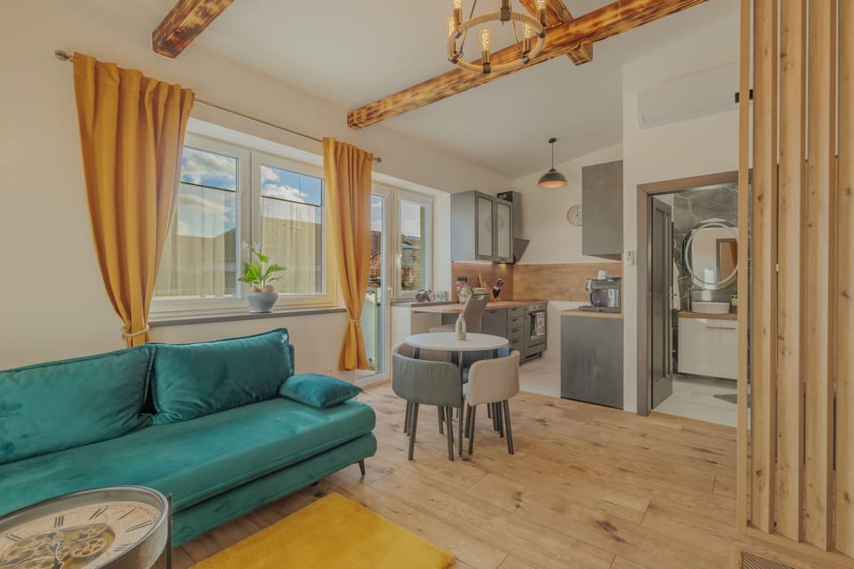 Deluxe Apartment, Balcony, Garden View | In-room dining