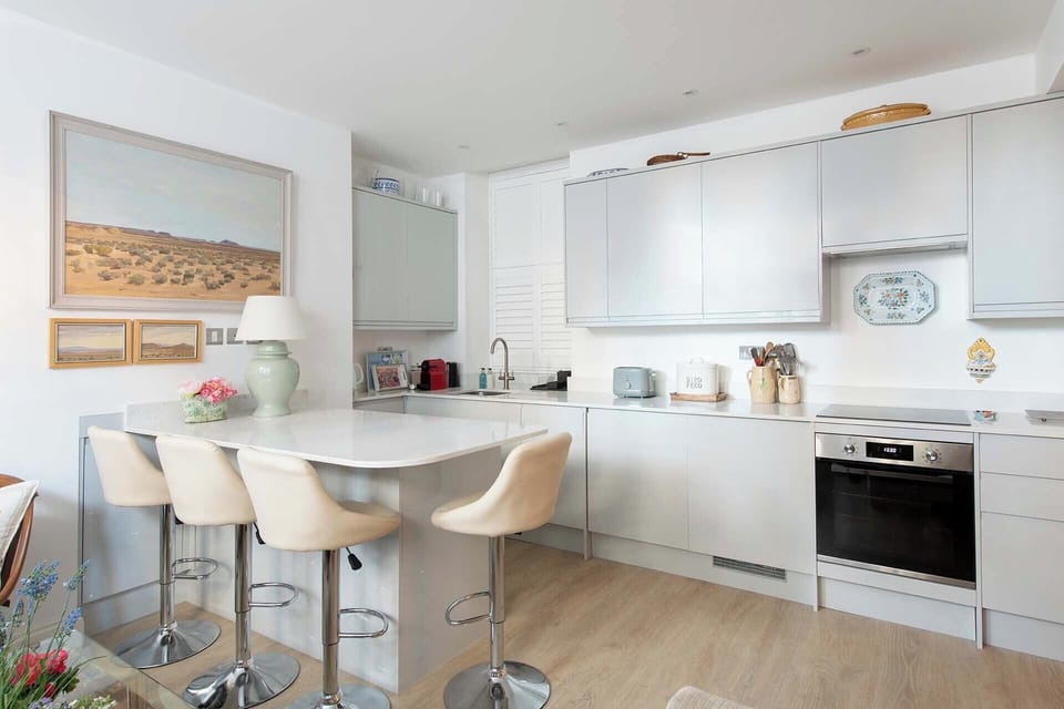 Fully equipped kitchen with eat-in dining area.