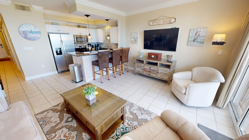Condo, 1 Bedroom | Living area