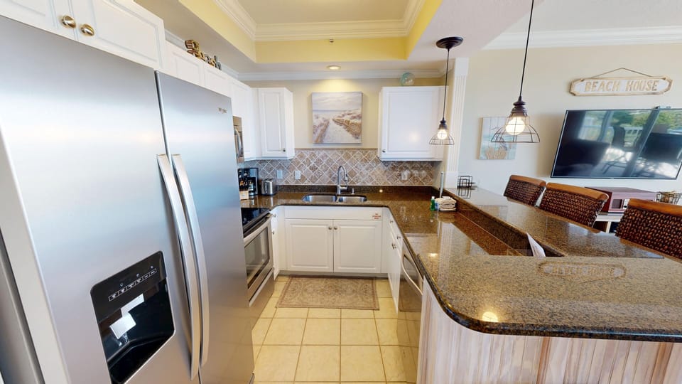 Condo, 1 Bedroom | Private kitchen | Coffee/tea maker, fridge, oven, toaster