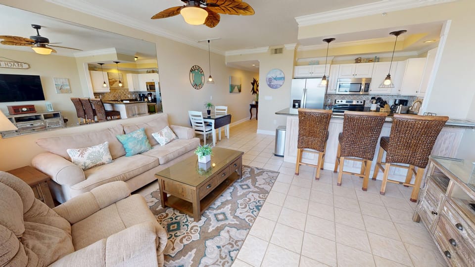 Condo, 1 Bedroom | Living area