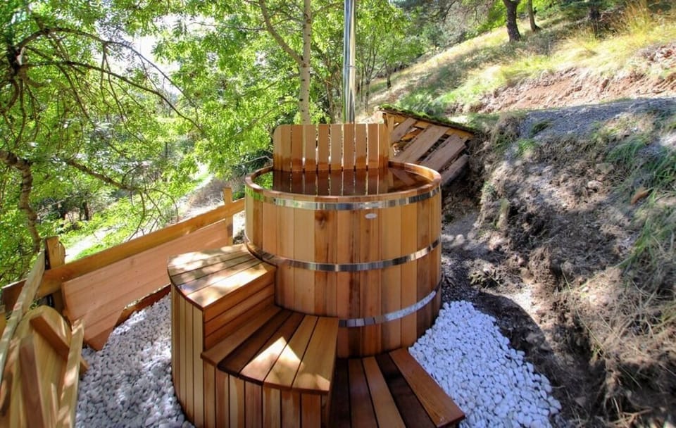 Outdoor spa tub