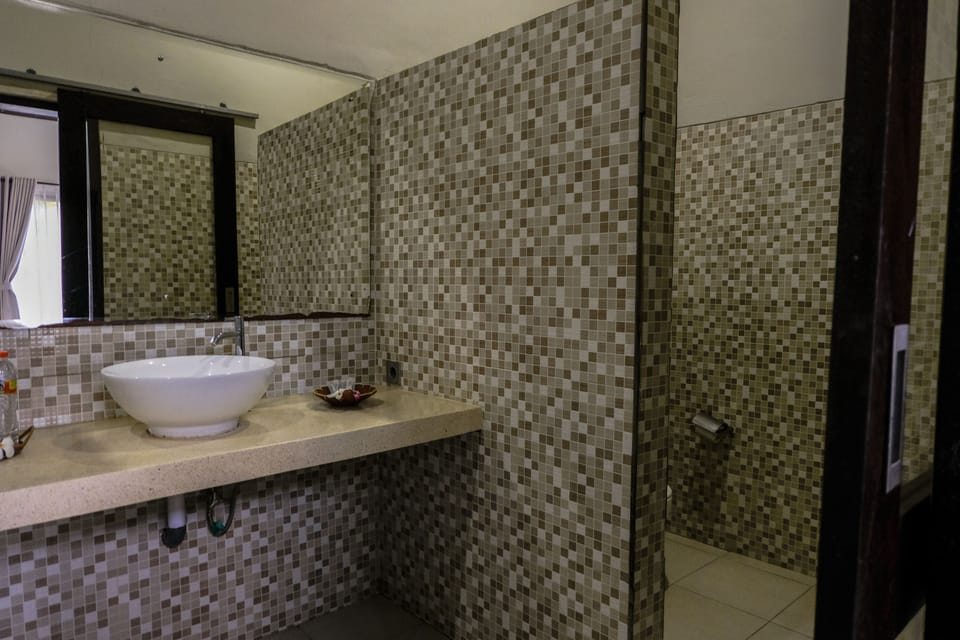 Bungalow, 1 King Bed | Individually decorated, individually furnished, desk
