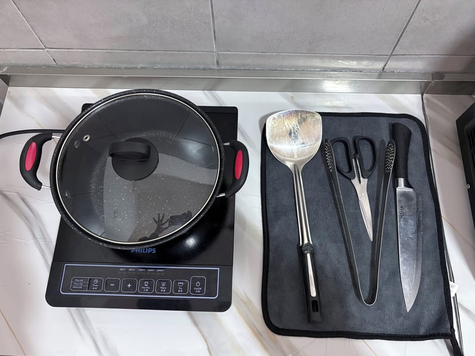 Apartment, City View | Private kitchen | Electric kettle