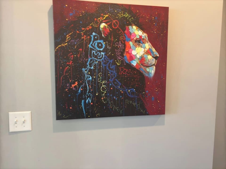 Vibrant Living Room: Gallery-worthy lion art ignites energy and charm in your retreat!