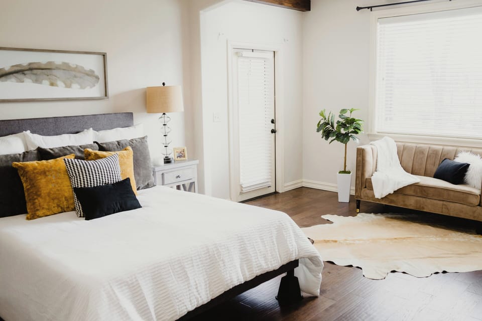 Deluxe Studio Suite, Mountain View | In-room safe, desk, laptop workspace, blackout drapes