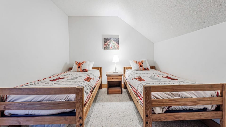 2nd Upstairs Bedroom with two twins