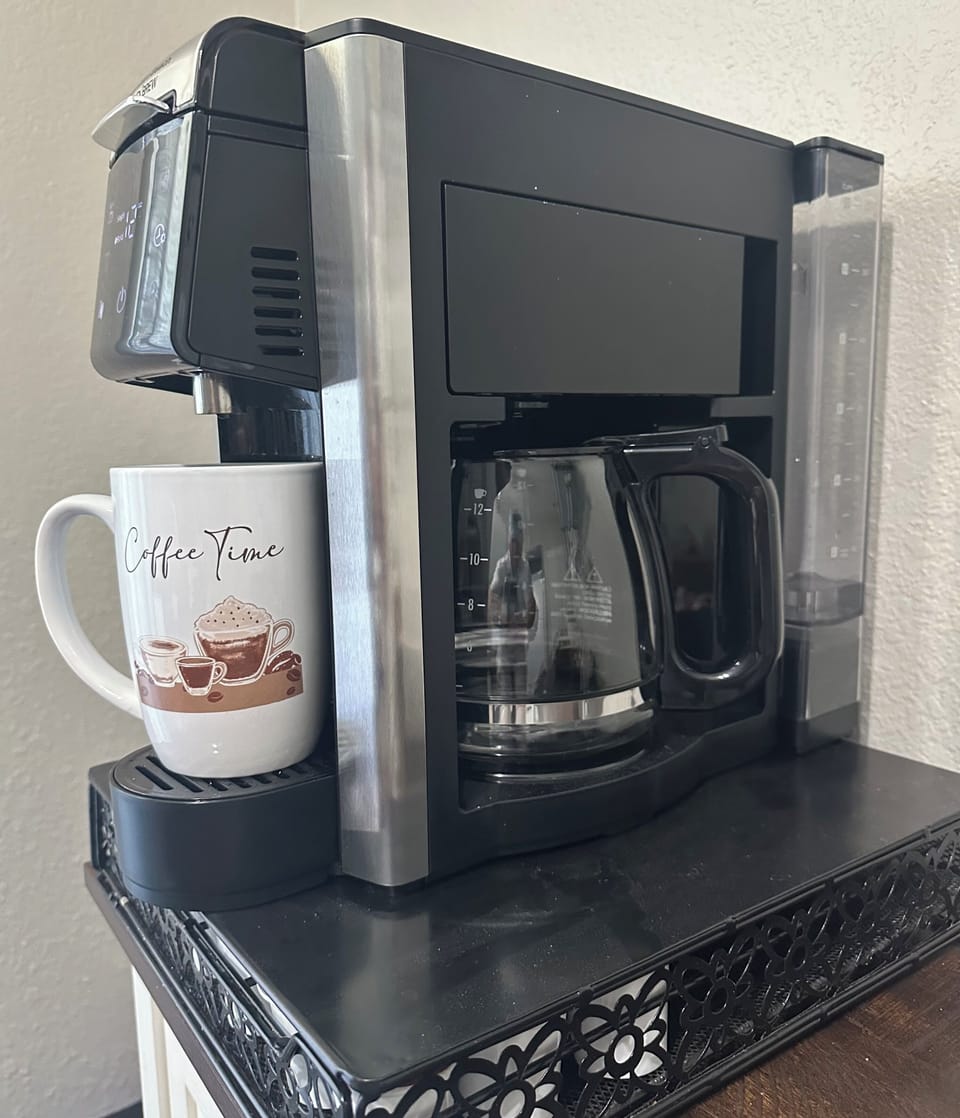 Dual function Coffee maker with Keurig and regular.  