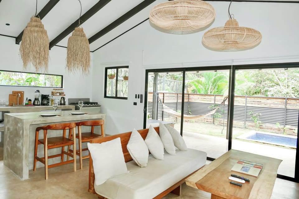 Deluxe House, 2 Bedrooms, Private Pool, Garden View | Living area