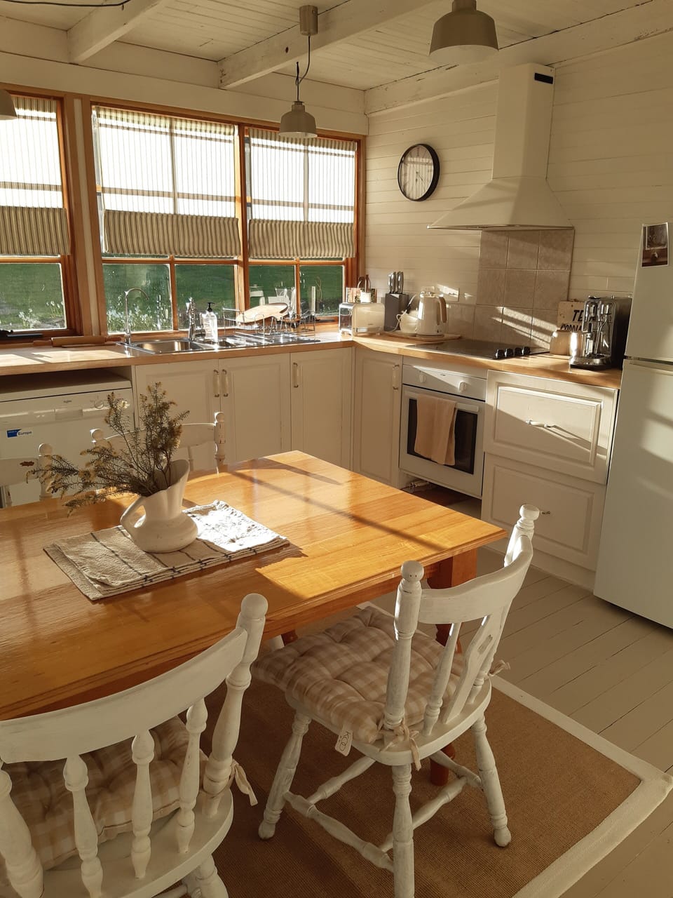 Large country kitchen.