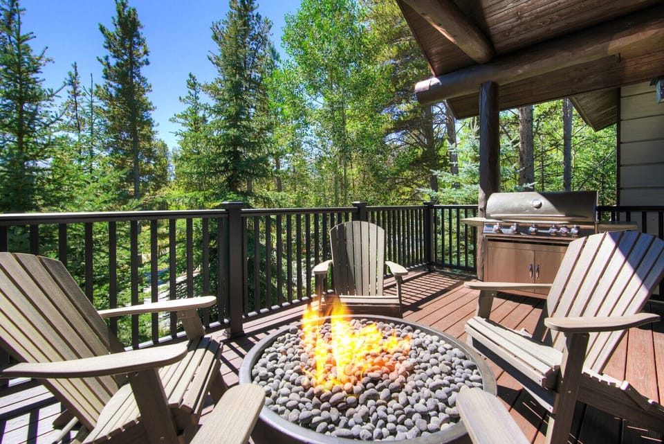 Upper Level Patio & Grill