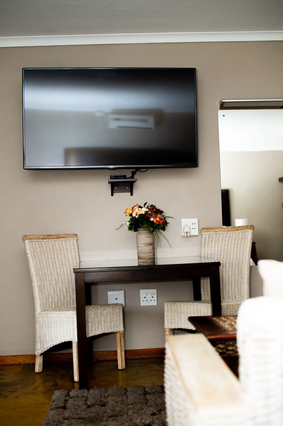Room (King) | Living area | Flat-screen TV