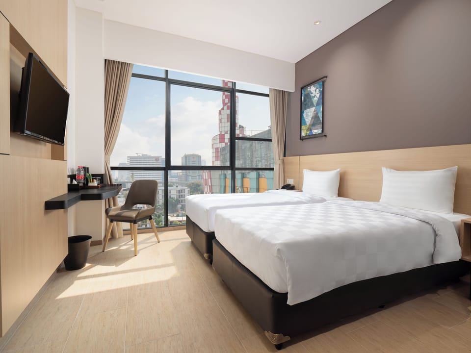 Deluxe Twin Room | Desk, laptop workspace