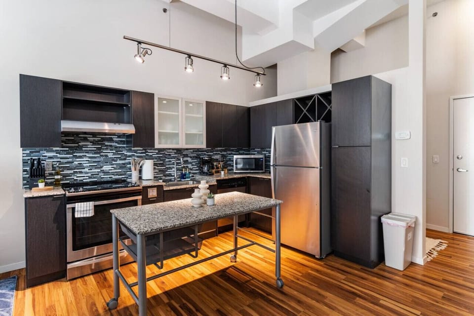 You can almost hear the sizzle of ingredients as you cook in the well-equipped kitchen, where every detail is designed for convenience.