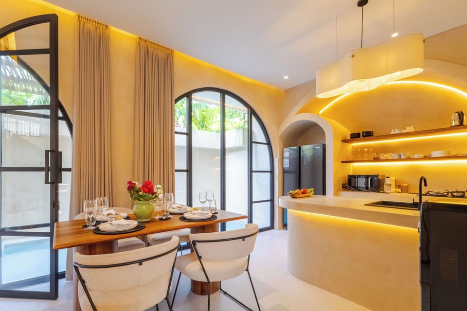 Deluxe Villa, Kitchenette | Dining room