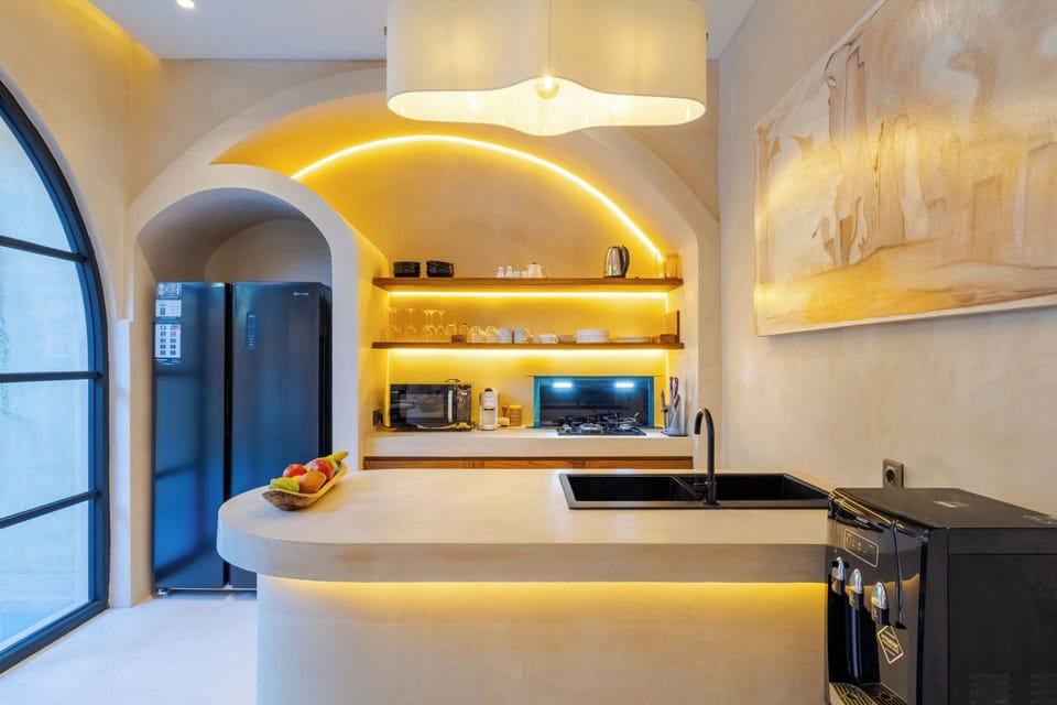 Deluxe Villa, Kitchenette | Private kitchen | Microwave, stovetop, cookware/dishes/utensils
