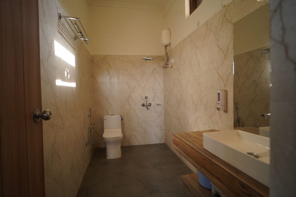 Shower, free toiletries, towels, soap
