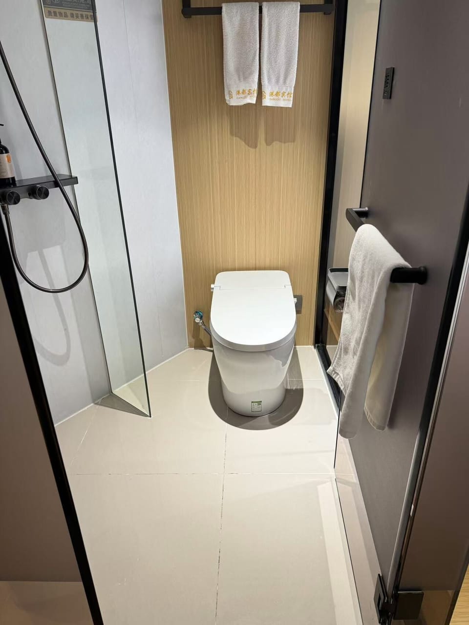 Single Room | Bathroom | Shower, free toiletries, hair dryer, slippers