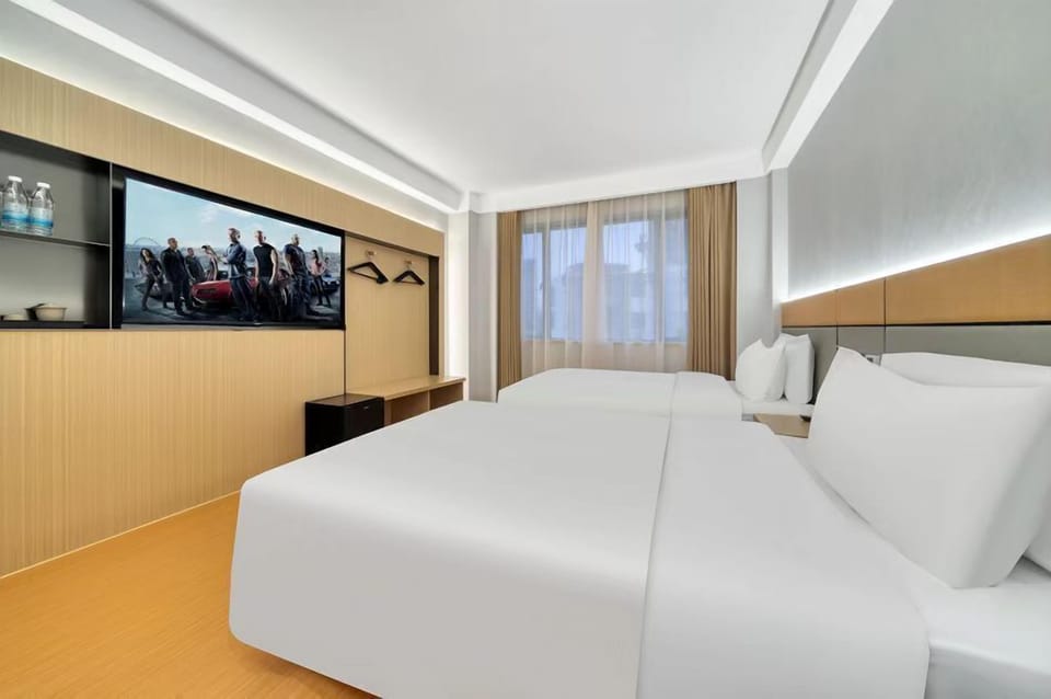 Comfort Double Room | Laptop workspace, blackout drapes, iron/ironing board, free WiFi