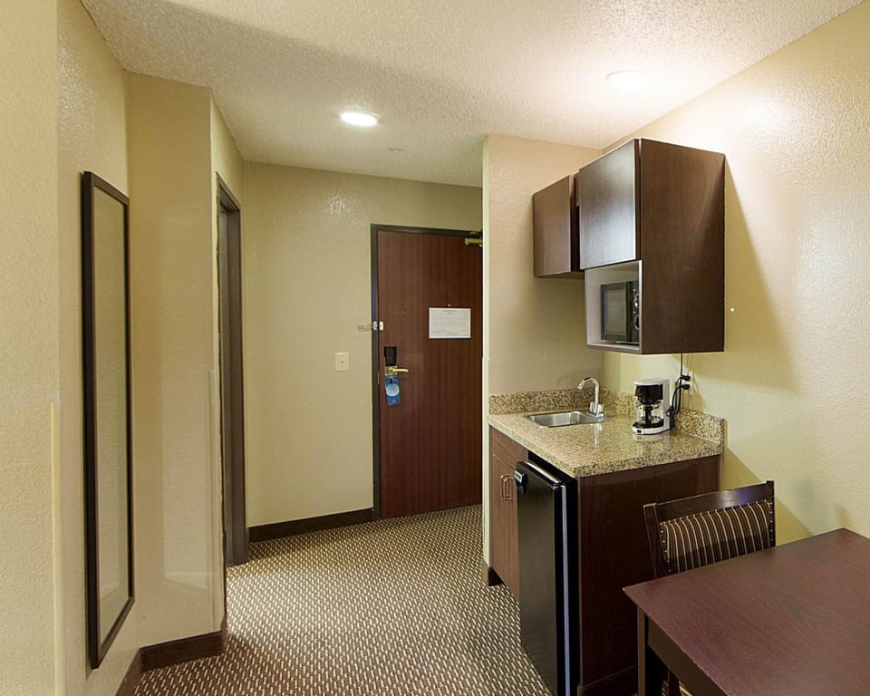 Studio Suite, 2 Queen Beds | Desk, iron/ironing board, free cribs/infant beds, free rollaway beds