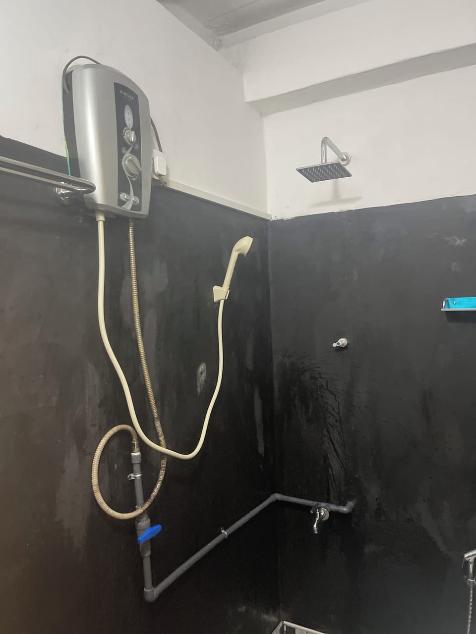 Deluxe Double Room, Lake View | Bathroom | Shower, free toiletries, bidet, towels