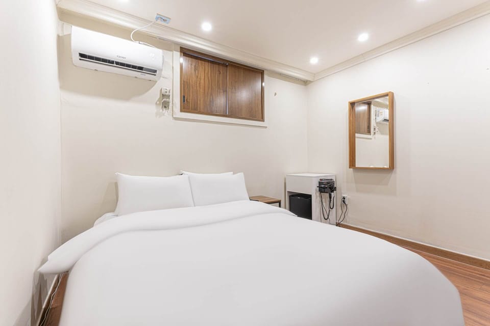 Standard Room | Desk, WiFi (free)