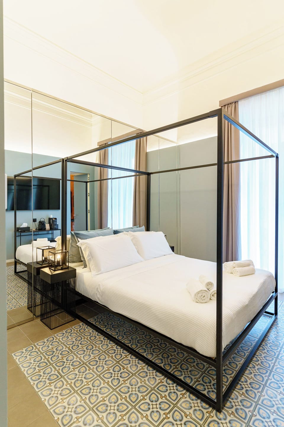 Deluxe Suite, City View | Desk, soundproofing, free WiFi