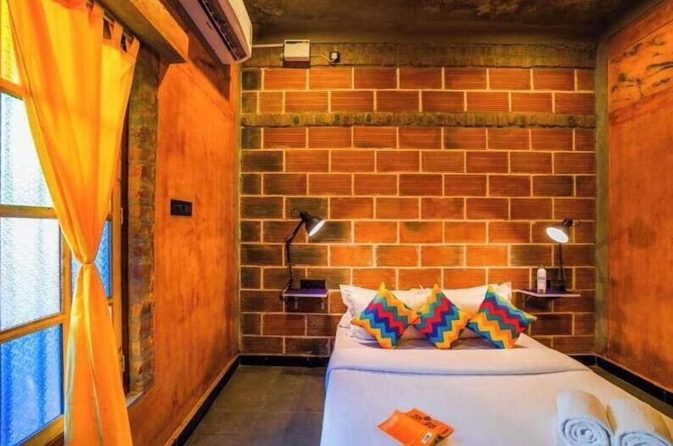 Deluxe Private AC Room with Ensuite Bathroom | Free WiFi