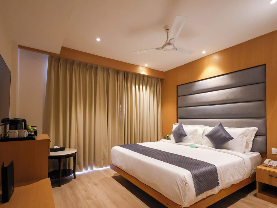 Premium bedding, minibar, in-room safe, desk