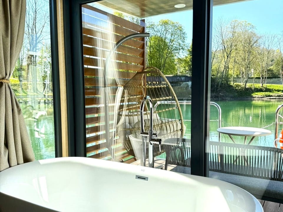 Superior Suite, Overwater | Jetted tub