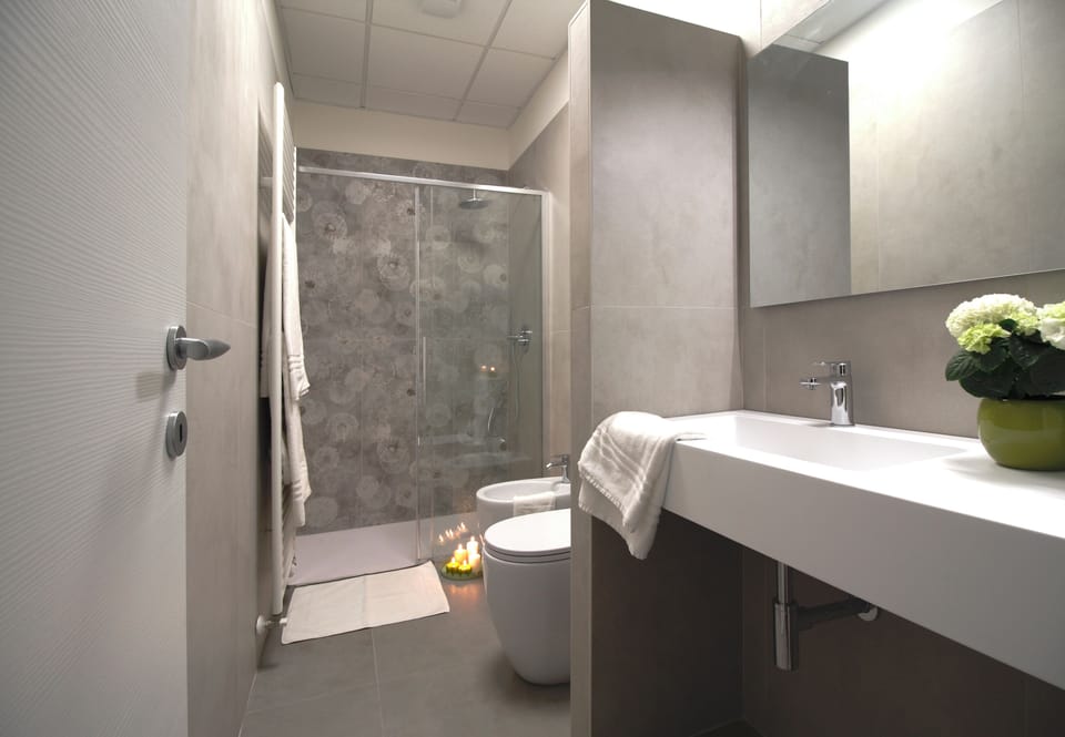 Double or Twin Room, Private Bathroom, Courtyard View | Bathroom | Shower, hair dryer, towels, soap