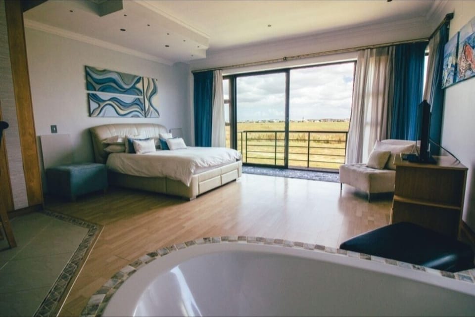 Presidential Suite | Premium bedding, minibar, desk, iron/ironing board