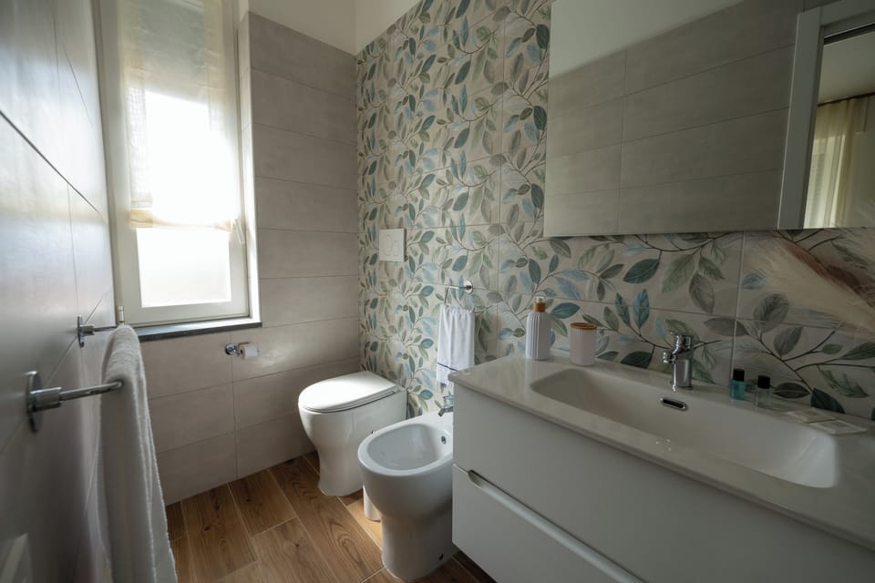 Royal Room | Bathroom | Bidet, towels, soap, shampoo