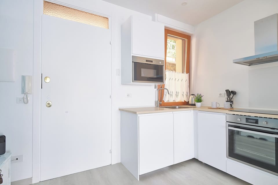 Apartment (2 Bedrooms) | Private kitchen | Microwave, oven, espresso maker, electric kettle