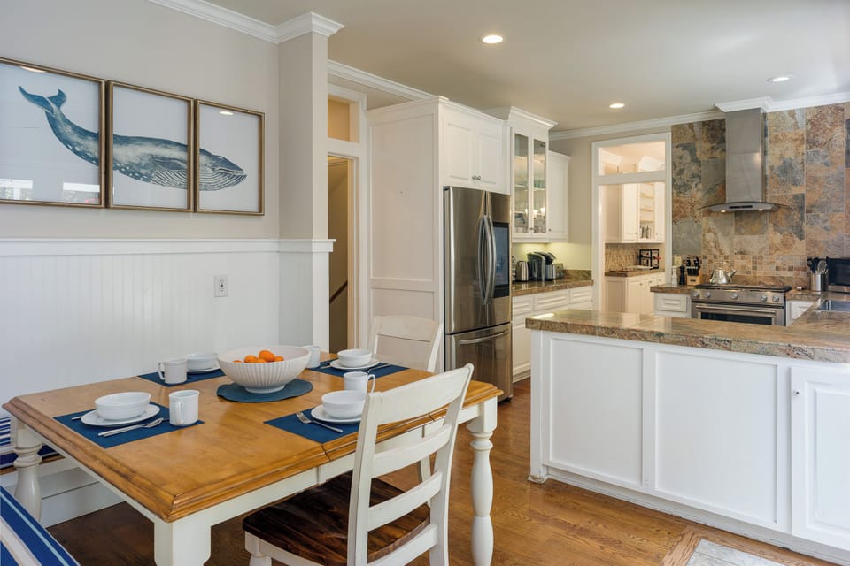 Kitchen breakfast nook with seating for four to six people