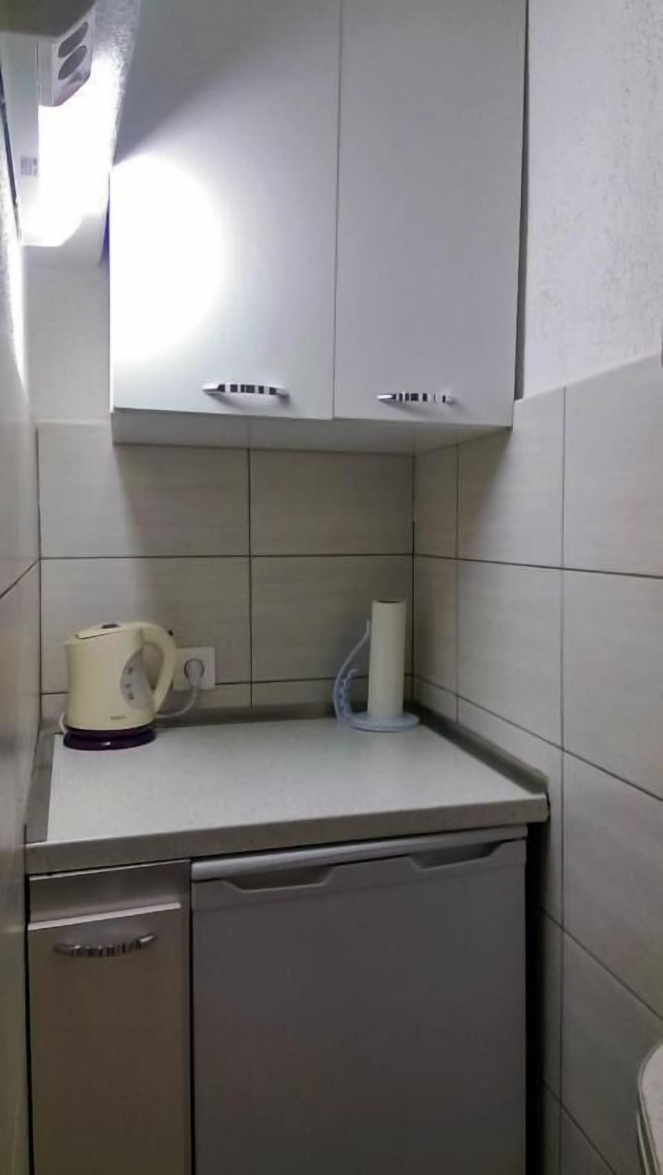 Studio | Private kitchenette | Electric kettle, toaster