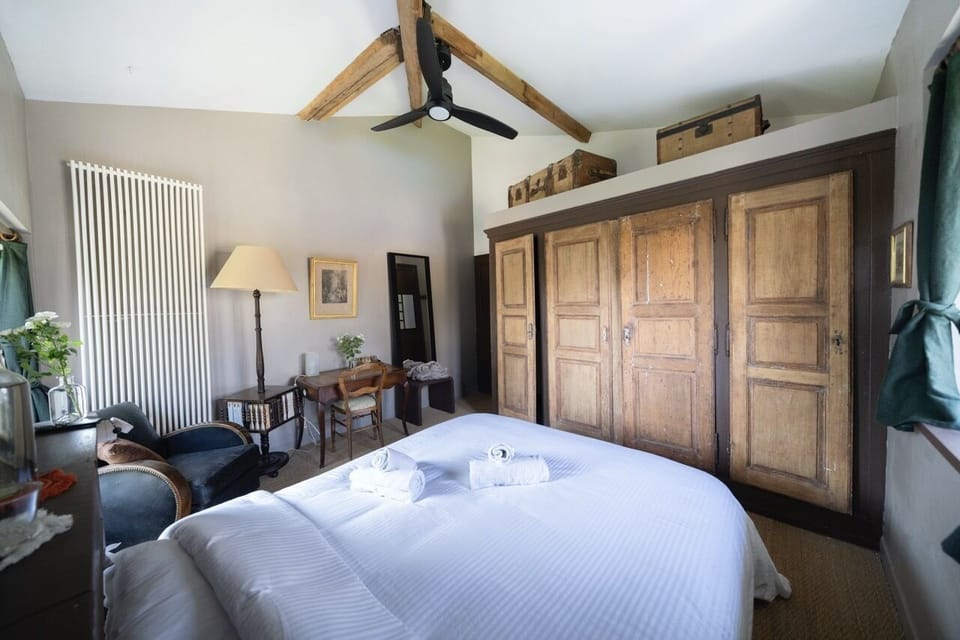 Deluxe Double Room, Ensuite, Garden View | Blackout drapes, iron/ironing board, free WiFi