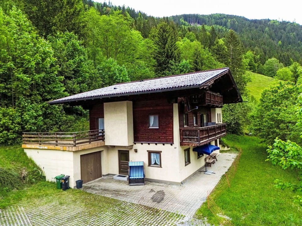 House, Roof, Cottage, Rural Area, Estate, Farmhouse, Mountain Village, Log Cabin, Porch, Villa