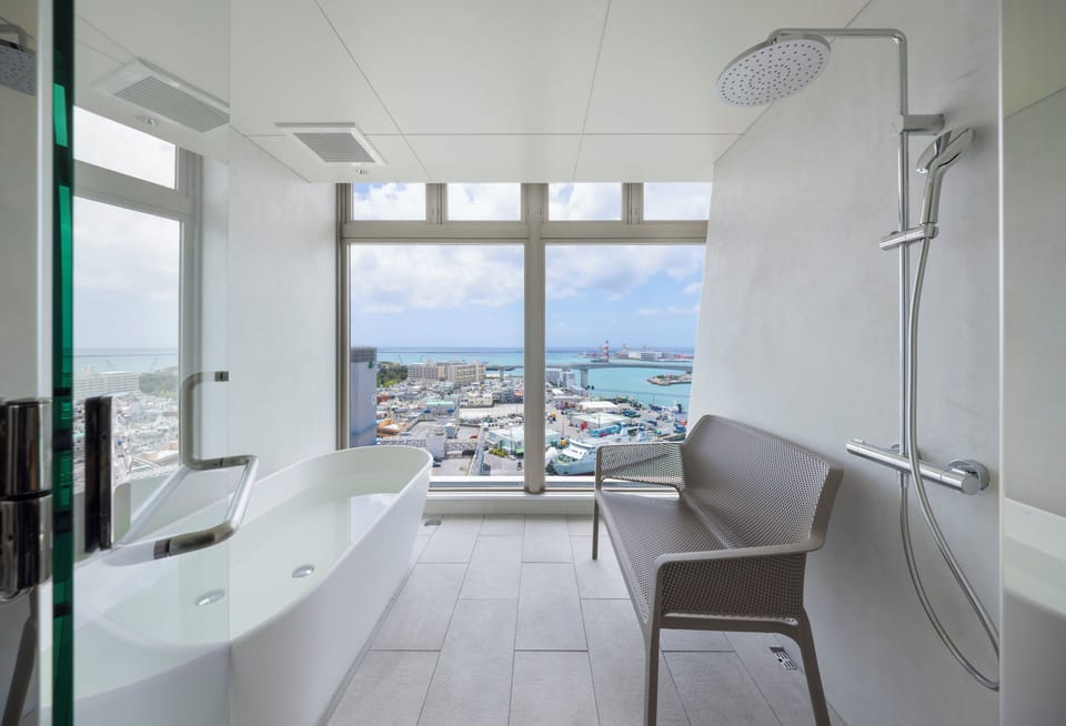 Junior Suite (Top Floor / Sauna / View Bath / Washing Machine) | Bathroom | Free toiletries, hair dryer, towels, shampoo