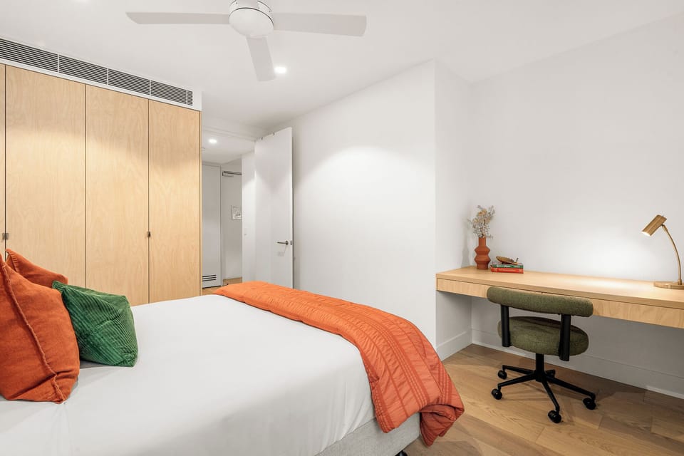 Apartment, 1 Queen Bed, Non Smoking | Desk, free WiFi