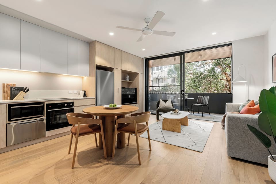 Apartment, 1 Queen Bed, Non Smoking | Living area
