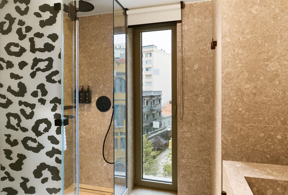 Design Double star | Bathroom | Shower, hair dryer, slippers, towels