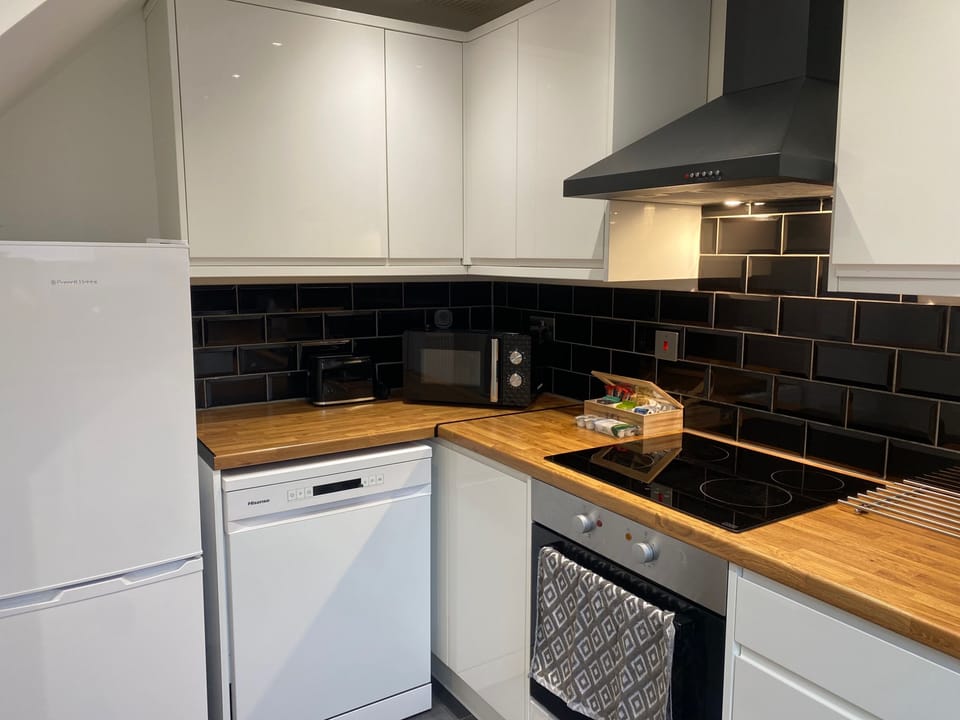 House | Private kitchen | Fridge, microwave, oven, stovetop