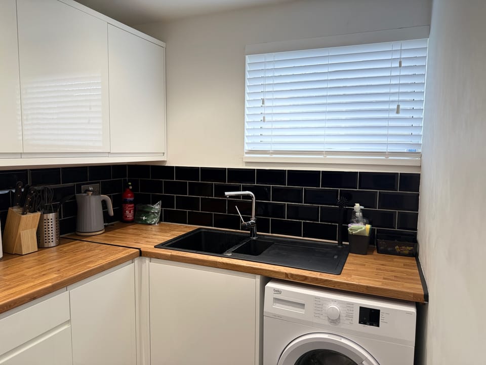 House | Private kitchen | Fridge, microwave, oven, stovetop
