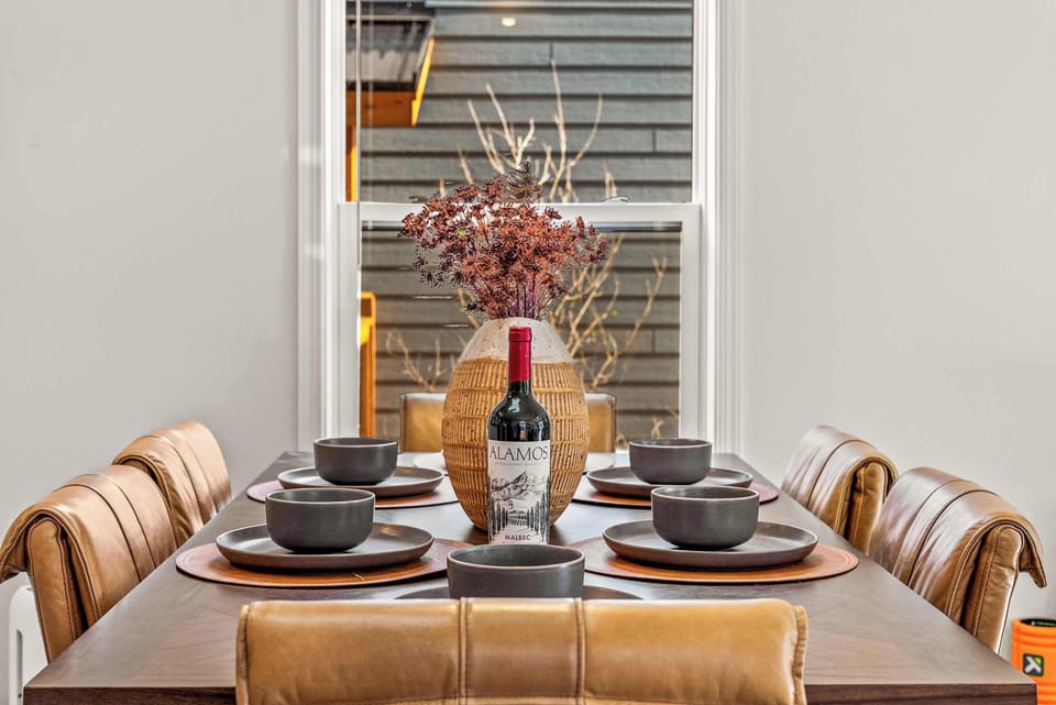 Elegant Dining for 6 | Listed with @BookTraverse