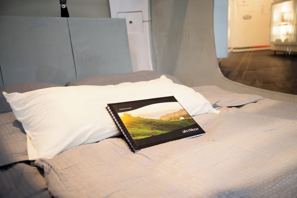 Comfort Tent, 1 Queen Bed, City View | Bed sheets