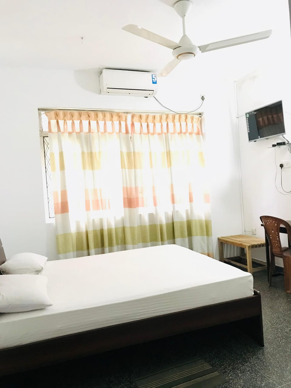 Comfort Double Room | Memory foam beds, desk, soundproofing, free WiFi