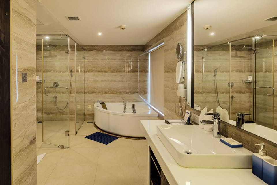 Presidential Suite, 1 King Bed | Bathroom | Free toiletries, hair dryer, towels, soap