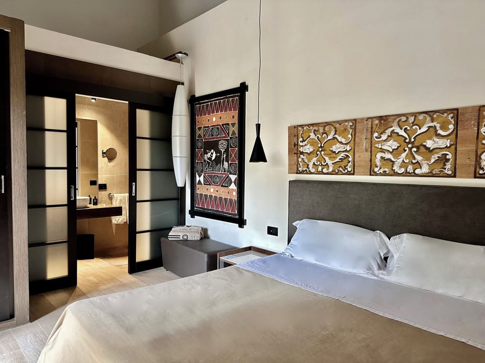 Deluxe Room | Premium bedding, minibar, in-room safe, desk