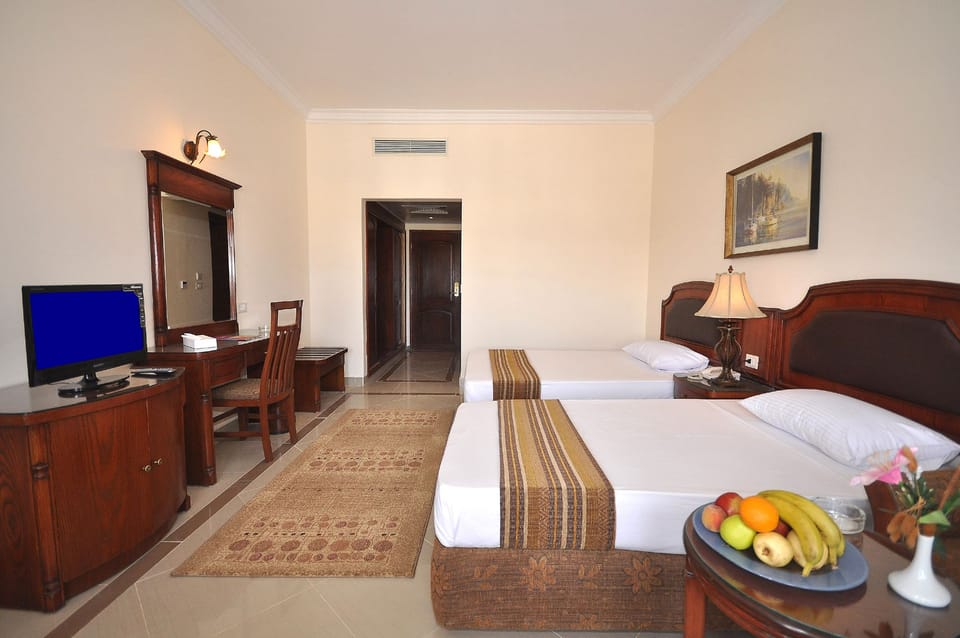 Standard Double or Twin Room, 1 Bedroom, Sea View | Minibar, in-room safe, desk, blackout drapes